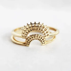 Gold curved lace band