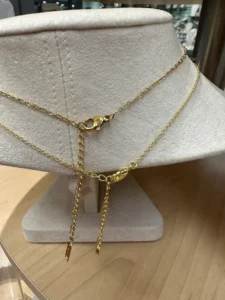 Versailles Necklace showcases sparkling diamonds